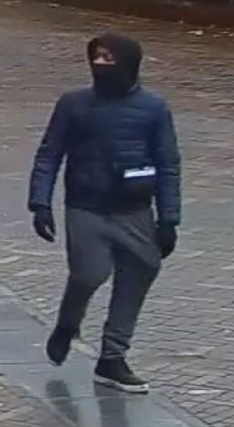 Grotestraat Ede Eilandplein Duiven - Gezocht - Politie geeft beelden vrij van overvaller; wie (her)kent hem?