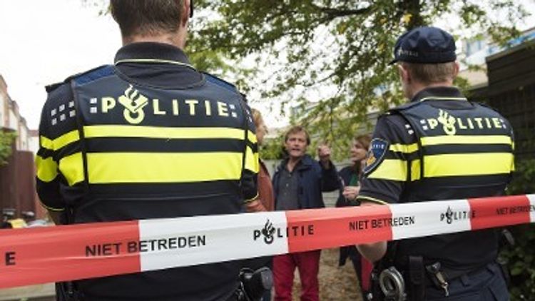 Rotterdam - Beschoten man meldt zichzelf bij ziekenhuis
